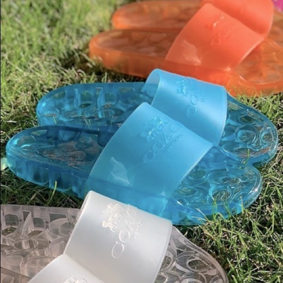 COACH
Ulyssa Water-Resistant Jelly Pool Slides - Picture 3 of 10